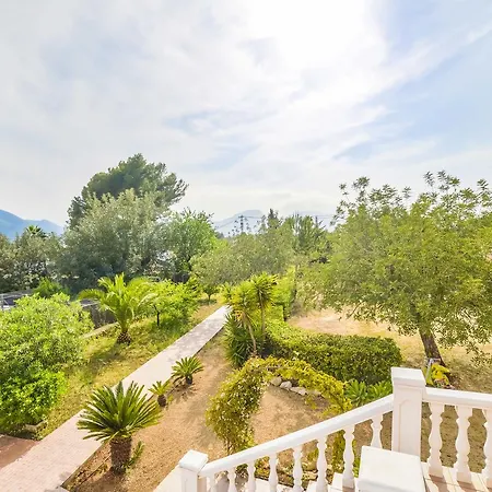 Villa Ana